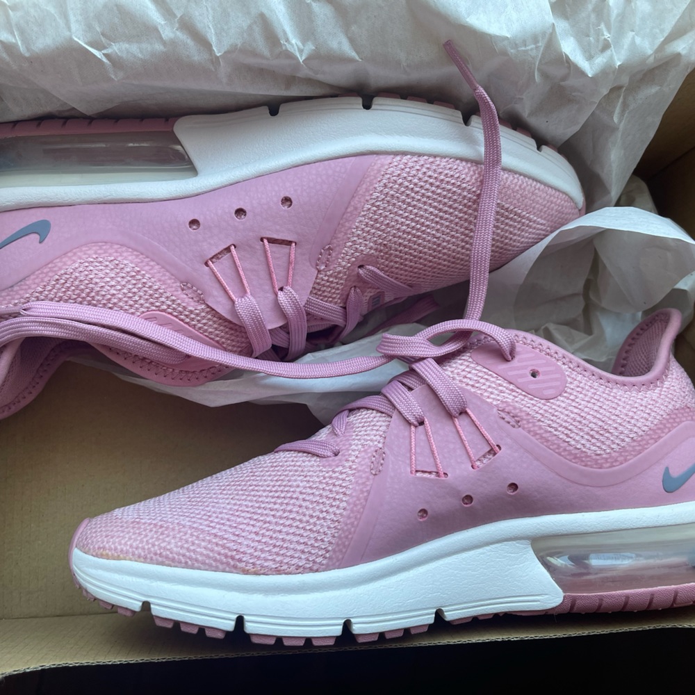5.5Y/Women’s 7 Nike Air Max Sequence 3